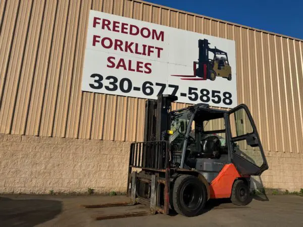 2014 TOYOTA 8FGU30 Forklift - Image 2