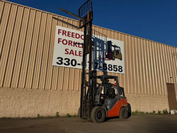 2020 TOYOTA 8FGU30 Forklift - Image 2