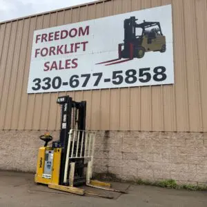 YALE WALKIE REACH TRUCK