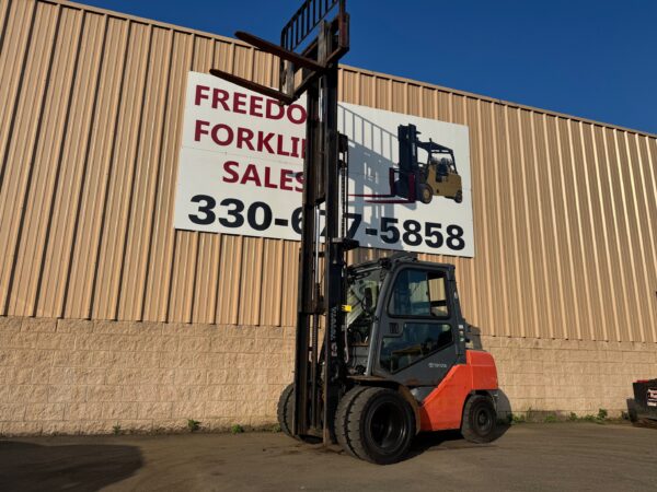 2014 TOYOTA 8FGU30 Forklift - Image 4
